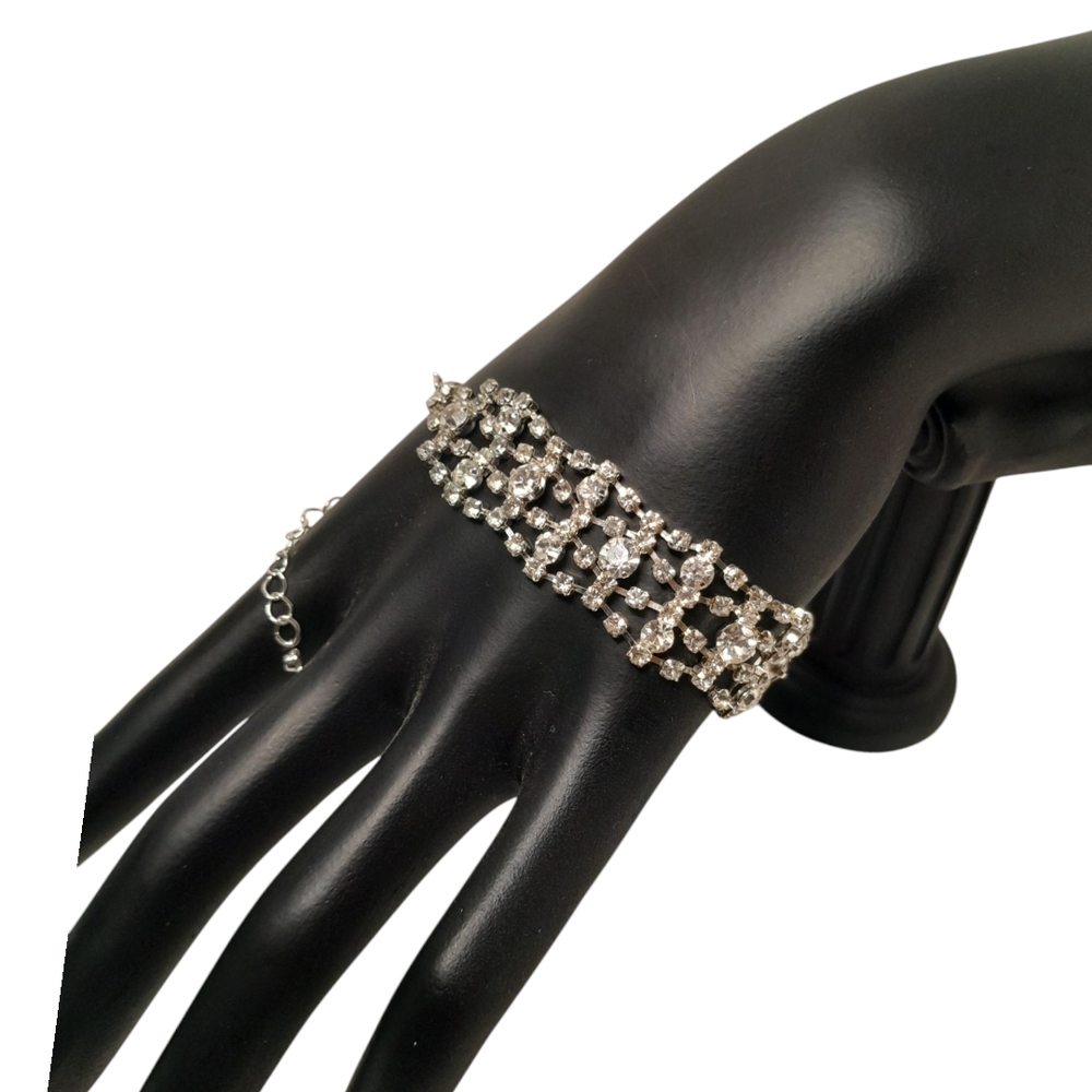 Elegant Silver Lace Bracelet - Picture 6 of 7